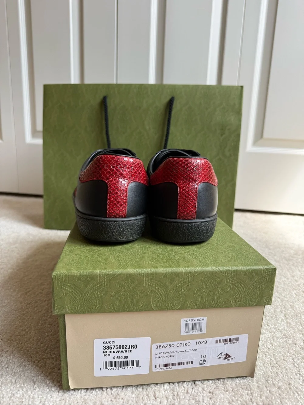 Gucci Black Leather Low-Top Sneakers with Red & Green Web